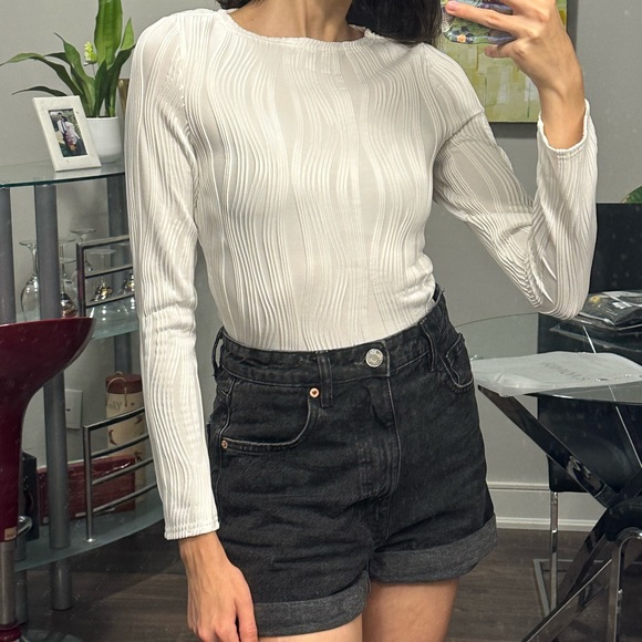 [SOLD] NWT Rihoas Boat Neck Water Ripple Textured longsleeve Tee - Picture 3 of 7